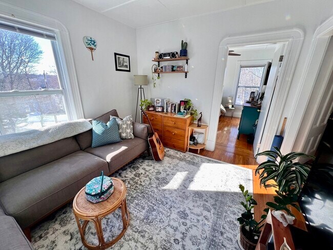 Foto del edificio - 14 Fairview Ave