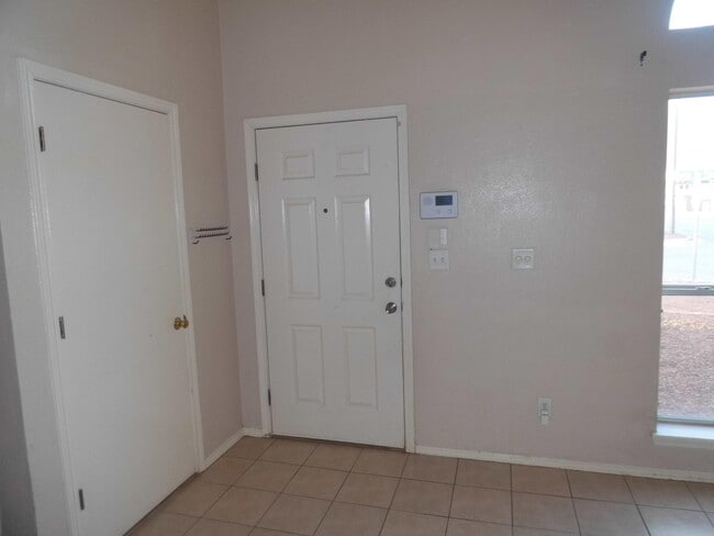 Building Photo - 2260 Tierra De Paz Way