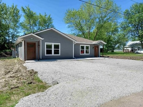 Building Photo - 400 W Benton St