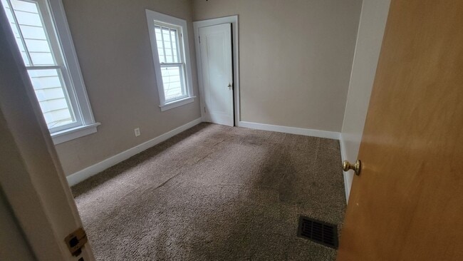 Building Photo - Solid Two-Bedroom House Full of Feature
