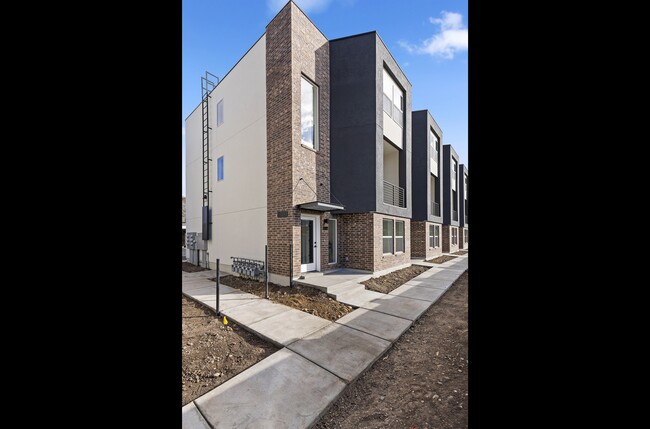 Building Photo - 1739 S Main St