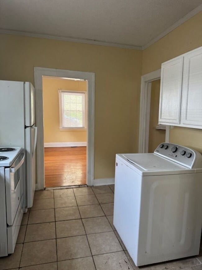 Building Photo - 1308 Holman St
