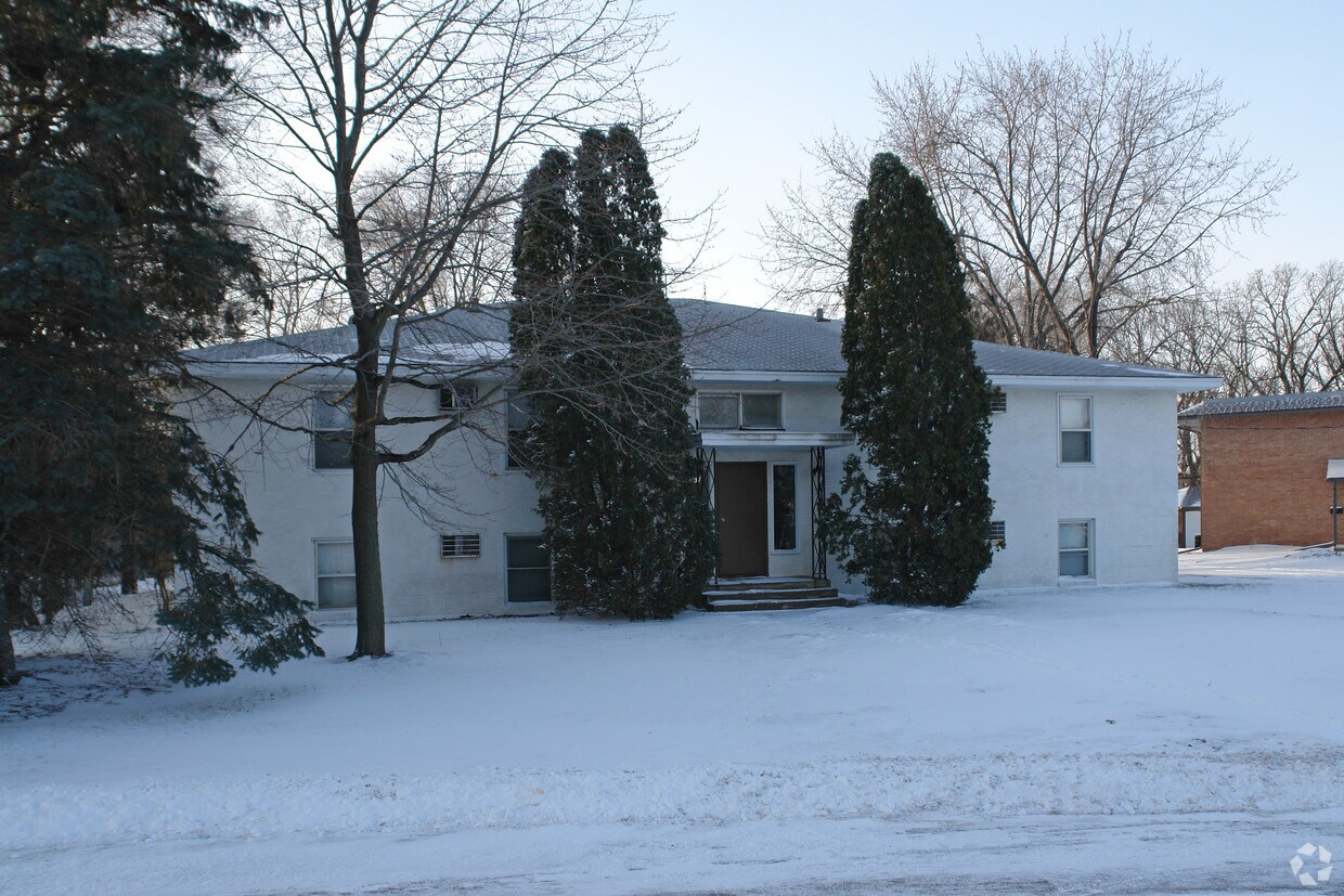 Building Photo - 752 Southview Dr
