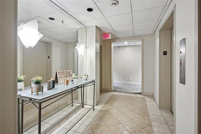 Building Photo - 2285 Peachtree Rd NE