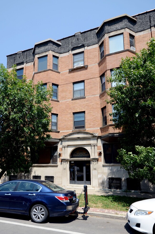 Exteiror Front - 1410 W Wilson Ave