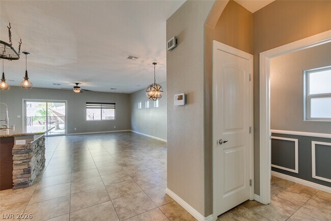 Building Photo - 9114 Mastodon Ave