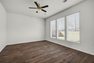 Building Photo - 416 Magnolia Ln