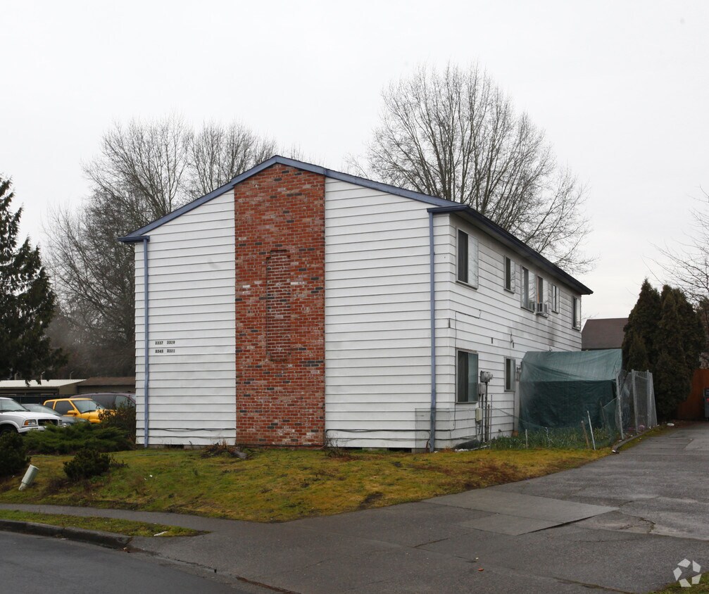 Building Photo - 3321-3337 SW 126th Ave