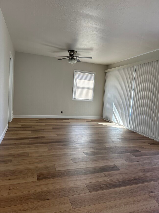 livingroom - 1143 D St