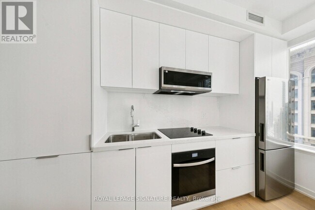 Photo du bâtiment - 395 Square One Dr