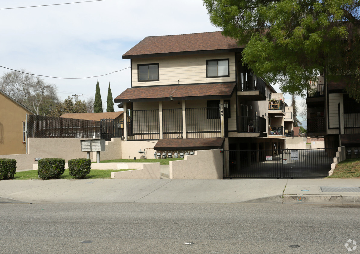 Building Photo - 4169 Carlin Ave