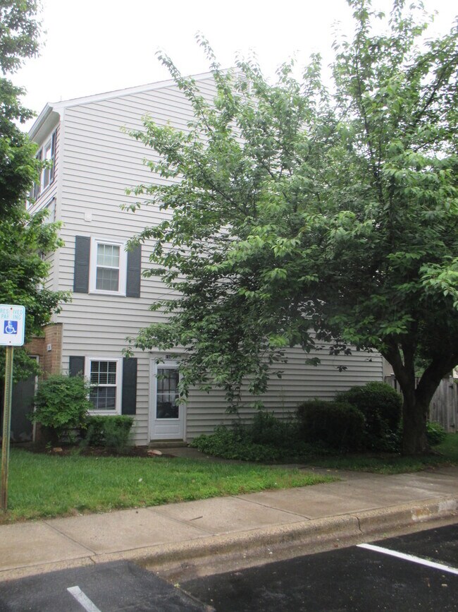 Foto del edificio - Beautiful 2 Bedroom Condo in Gaithersburg!