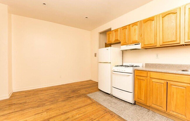 Building Photo - 44 St Nicholas Ave