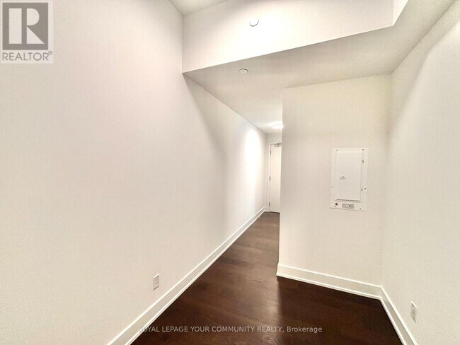 Photo du bâtiment - 8-308 Manor Rd W