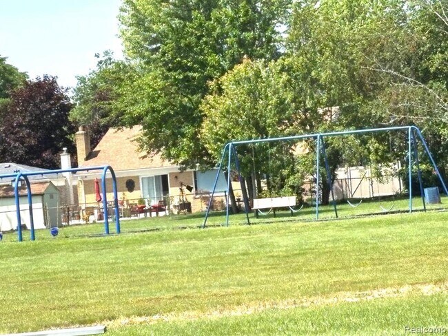 Foto del edificio - Beautiful 2 Bedroom Condo in Canton