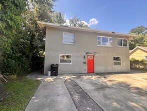 Building Photo - 1110 Poinsettia Ave