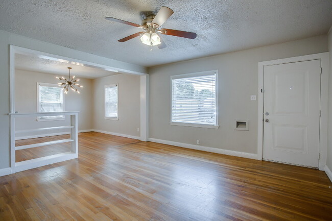 Foto del edificio - Pre-Leasing for July!