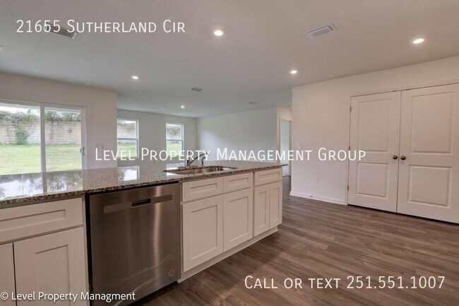 Foto del edificio - 21655 Sutherland Cir