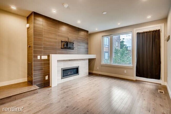 Foto del edificio - 2414 N Washington St