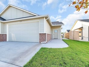 Building Photo - 625 Briarbrook Ln