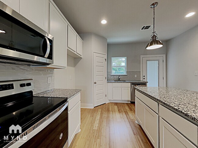 Building Photo - 423 Channing Ave