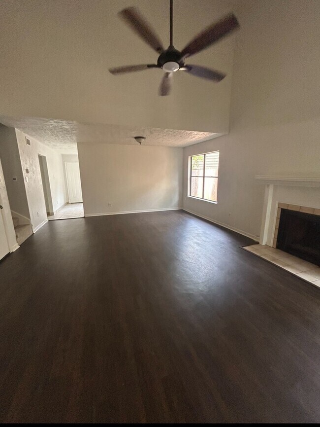 Foto del edificio - 194 Timber Mill St