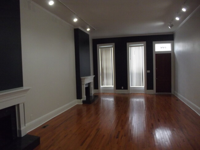 Main living room - 906 E Chestnut St