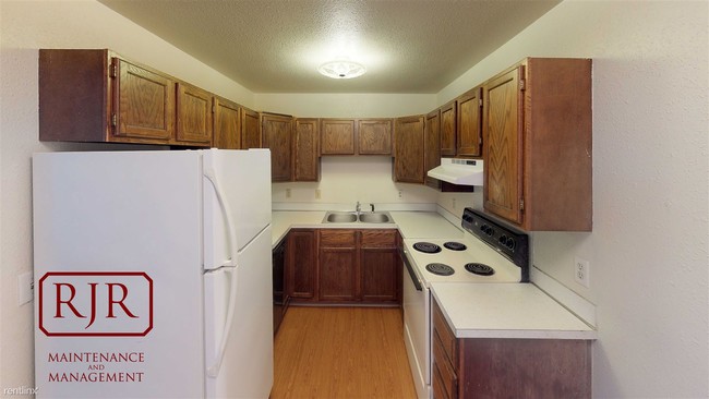 Building Photo - 2 br, 1 bath Apartment - 3201 E Rosser Ave #7