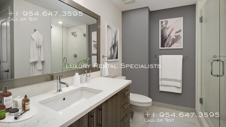 Building Photo - 725 E Broward Blvd