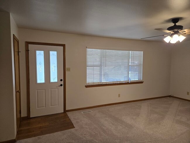 Building Photo - 1006 Wildwood Ave