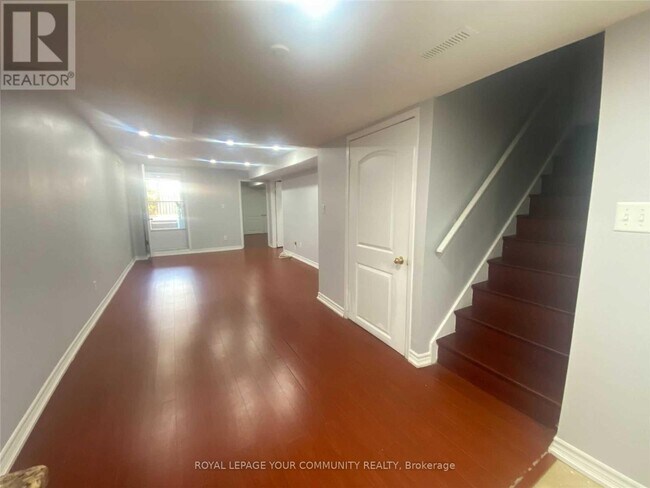 Photo du bâtiment - 288 Monte Carlo Dr