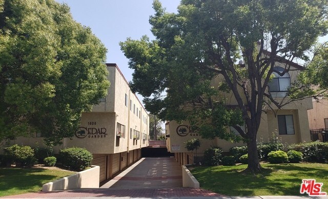Foto del edificio - 1810 Cedar St