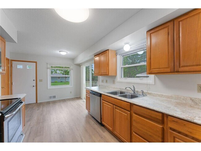 Foto del edificio - 3503 Bryant Ave