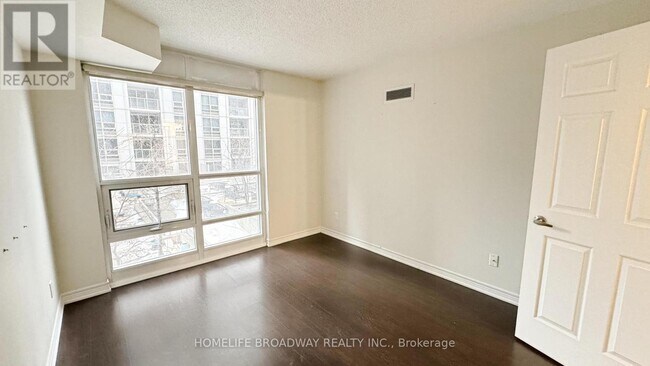 Building Photo - 761 Bay St.