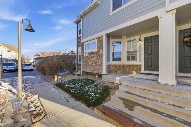 Foto del edificio - PRICE DROP! "Spacious 3-Bedroom Haven with 2.5 Baths in Aurora – 1,860 Sq Ft of Comfort and Style!"