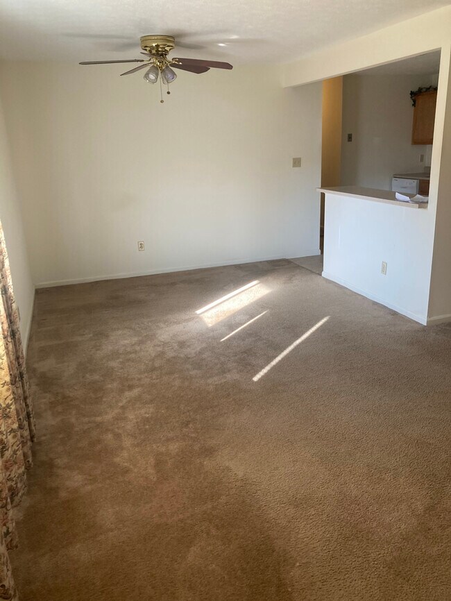 Foto del edificio - 2 bedroom 1.5 bath ground level