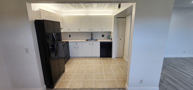 Foto del edificio - 801 SW 133rd Ter