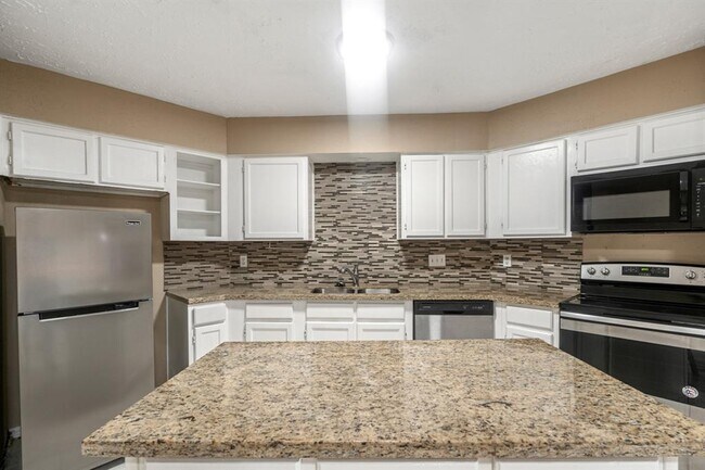 Building Photo - 8302 Sandy Glen Ln