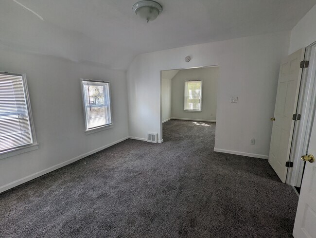 Building Photo - 2101 W 83rd St