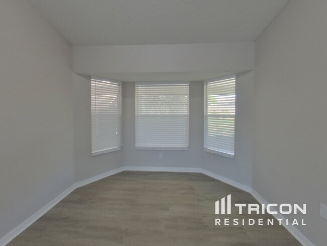 Foto del edificio - 3222 Crestwood Forest Dr