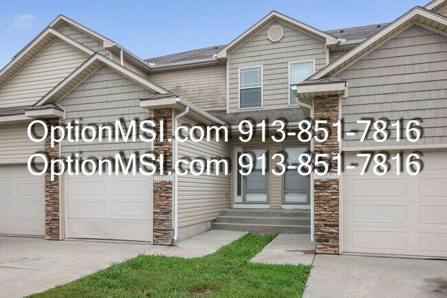 Foto del edificio - Townhome available in Piper schools