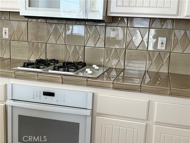 Foto del edificio - 16852 Primrose Ln