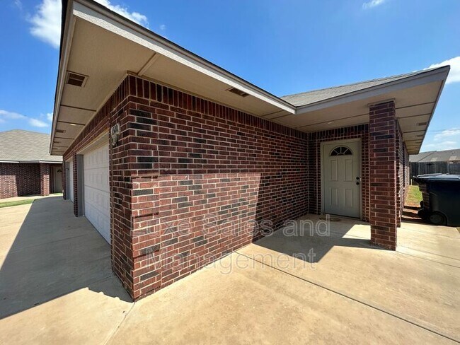 Foto del edificio - 1320 Garden Gate Dr