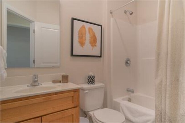 Foto del edificio - 1608 Whipple Dr