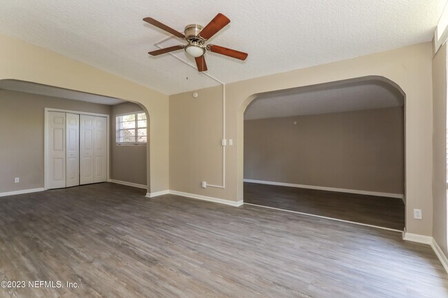 Building Photo - 1032 Busac Ave