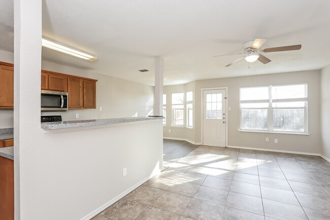 Building Photo - 1424 Pine Ln