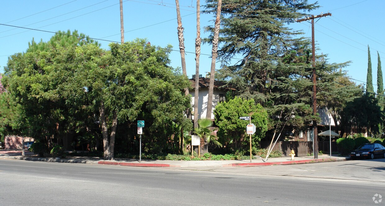 Building Photo - 4807 Van Noord Ave