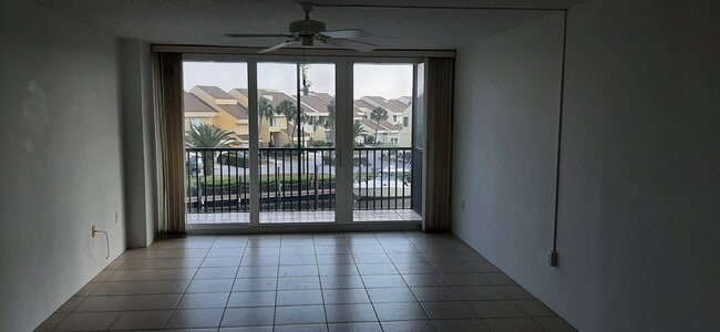 Building Photo - 25188 E Marion Ave