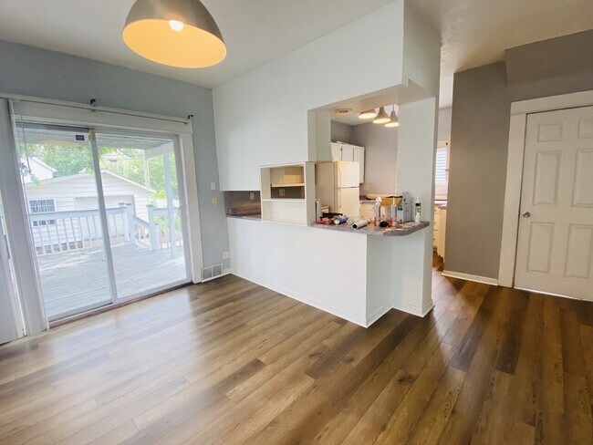 Foto del edificio - 327 E 11th St