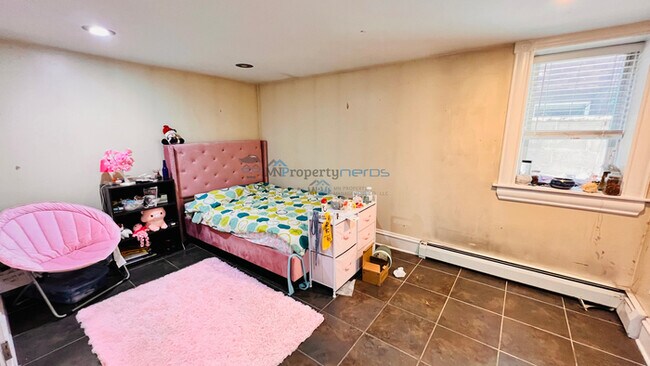 Foto del edificio - SPACIOUS AND BEAUTIFUL UNIT ABROAD FOR REN...